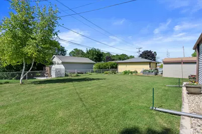 9709 W Morgan Ave, Milwaukee, WI 53228 - Photo 26