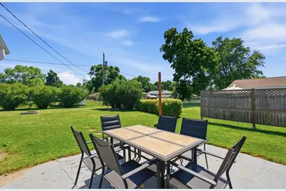 1119  Dogwood Ln, Waukesha, WI 53189 - Photo 24