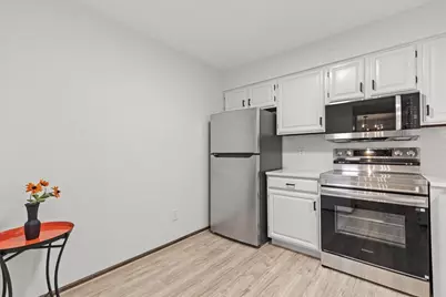 1906 E Shorewood Blvd #149, Shorewood, WI 53211 - Photo 8