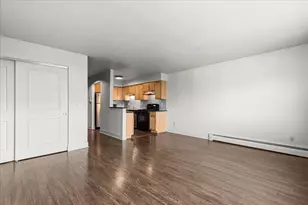 2121 N Cambridge Ave, Milwaukee, WI 53202 - Photo 14
