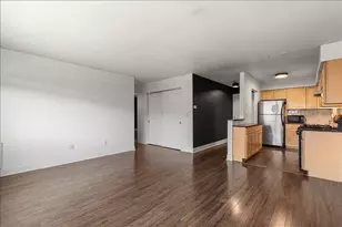 2121 N Cambridge Ave, Milwaukee, WI 53202 - Photo 12