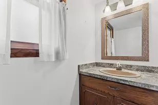 909 School Dr, Waukesha, WI 53189 - Photo 12