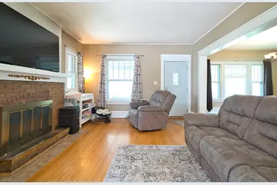 107  Clarence St, Fort Atkinson, WI 53538 - Photo 4