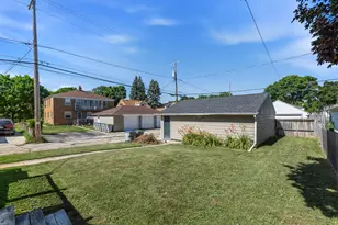 3855 S 17th St, Milwaukee, WI 53221 - Photo 20