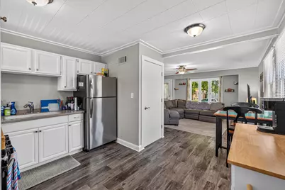 3855 S 17th St, Milwaukee, WI 53221 - Photo 10