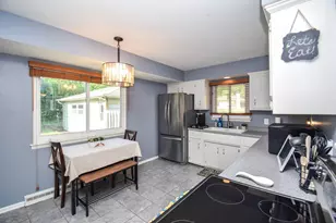 420 Richard St, Waukesha, WI 53189 - Photo 8