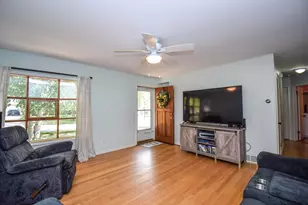 420 Richard St, Waukesha, WI 53189 - Photo 2