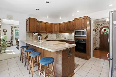 950  Terrace Dr, Elm Grove, WI 53122 - Photo 8