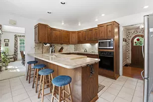 950 Terrace Dr, Elm Grove, WI 53122 - Photo 8