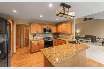 S93W34945  Jericho Dr, Eagle, WI 53119 - Photo 8