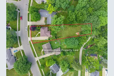 W169N8570  Sheridan Dr, Menomonee Falls, WI 53051 - Photo 6