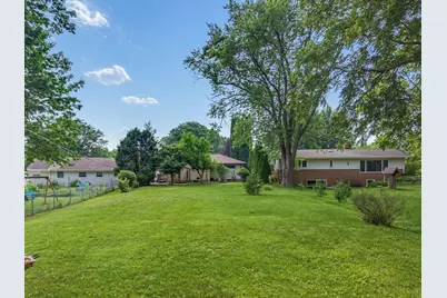 W169N8570  Sheridan Dr, Menomonee Falls, WI 53051 - Photo 16