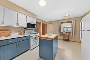 1110 S 118th St, West Allis, WI 53214 - Photo 12