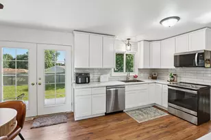 413 W Hilltop Trail, Fort Atkinson, WI 53538 - Photo 18