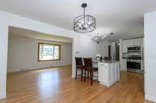 21300 Astolat Dr, Brookfield, WI 53045 - Photo 16