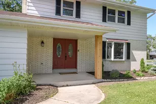 21300 Astolat Dr, Brookfield, WI 53045 - Photo 4