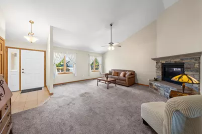 211  Windmill Ln, Walworth, WI 53184 - Photo 4