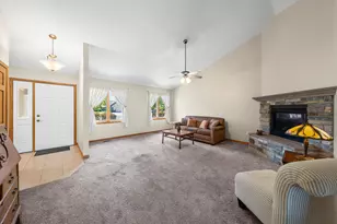 211 Windmill Ln, Walworth, WI 53184 - Photo 4