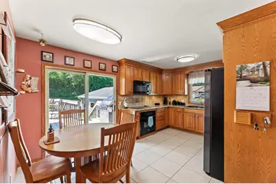 255  Willow Dr, Hartland, WI 53029 - Photo 6