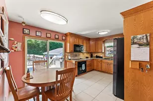 255 Willow Dr, Hartland, WI 53029 - Photo 6