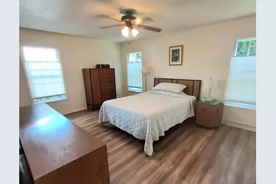 1027 W Shaker Cir, Mequon, WI 53092 - Photo 10