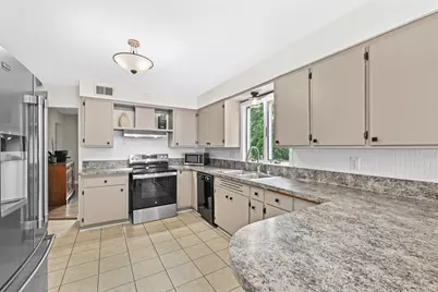 W166N8551  Theodore Ave, Menomonee Falls, WI 53051 - Photo 12