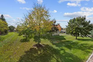 1323 Stonewood Cir, West Bend, WI 53095 - Photo 38