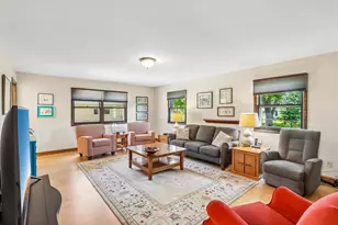 927 Robins Ln, Mukwonago, WI 53149 - Photo 6