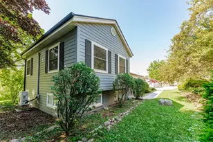 18995 W Norwood Dr, New Berlin, WI 53146 - Photo 8