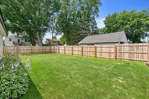 W166N8425 Dardis Ave, Menomonee Falls, WI 53051 - Photo 18