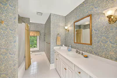 11602 N Shorecliff Ln, Mequon, WI 53092 - Photo 38