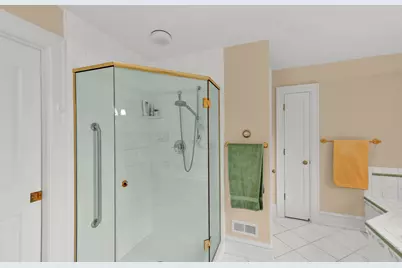 11602 N Shorecliff Ln, Mequon, WI 53092 - Photo 34