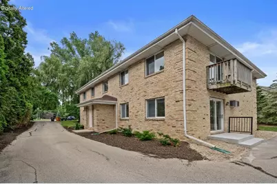 410  Cheviot Chase - #4, Waukesha, WI 53186 - Photo 2