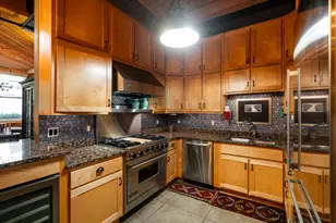 904 E Pearson St, Milwaukee, WI 53202 - Photo 6