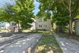2431 N 45th St, Milwaukee, WI 53210 - Photo 32
