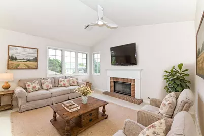 9111  Westlake Dr, Greendale, WI 53129 - Photo 6