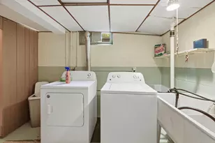 W171N8437 Allen Ave, Menomonee Falls, WI 53051 - Photo 26