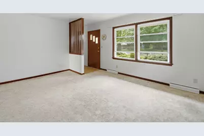 W171N8437  Allen Ave, Menomonee Falls, WI 53051 - Photo 4