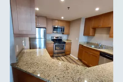 270 E Highland Ave #812, Milwaukee, WI 53202 - Photo 2