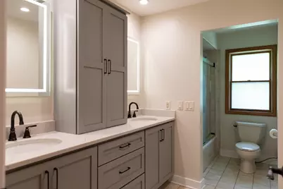 1340  Barrington Woods Dr, Brookfield, WI 53045 - Photo 32