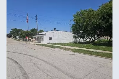 1135  Chatham St, Racine, WI 53402 - Photo 24