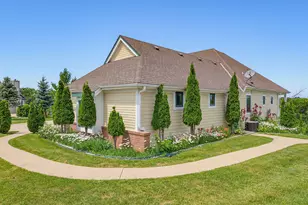 W225N3524 Wethersfield Rd, Pewaukee, WI 53072 - Photo 4