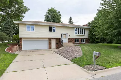 703  Lake St, Onalaska, WI 54650 - Photo 2