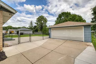 8486 N 51st St, Brown Deer, WI 53223 - Photo 30