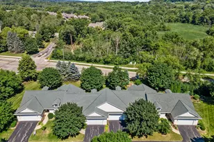 293 Cardinal Ln, Hartland, WI 53029 - Photo 4