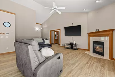 293  Cardinal Ln, Hartland, WI 53029 - Photo 38