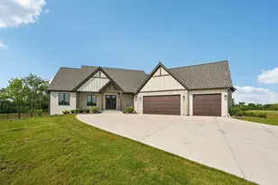 N69W17970 Haven Dr, Menomonee Falls, WI 53051 - Photo 2