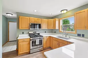 6605 Carlton Dr, Madison, WI 53718 - Photo 6
