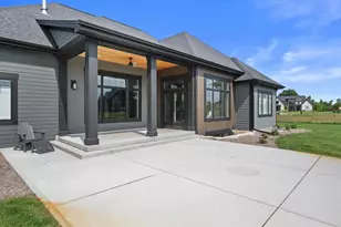 4077 Hawthorn Farm Ct, Delafield, WI 53058 - Photo 40