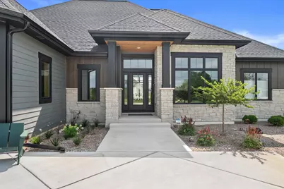 4077  Hawthorn Farm Ct, Delafield, WI 53058 - Photo 2